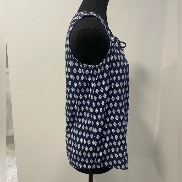 Anthropologie Pleione Navy Blue & White Tie-Front Geometric Blouse EUC - Picture 4 of 7